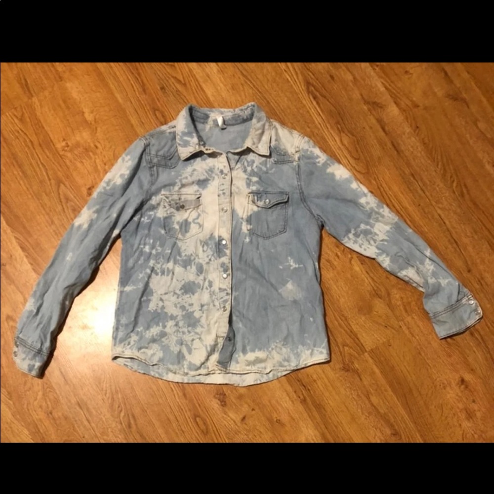 Women’s light bleached denim button up top